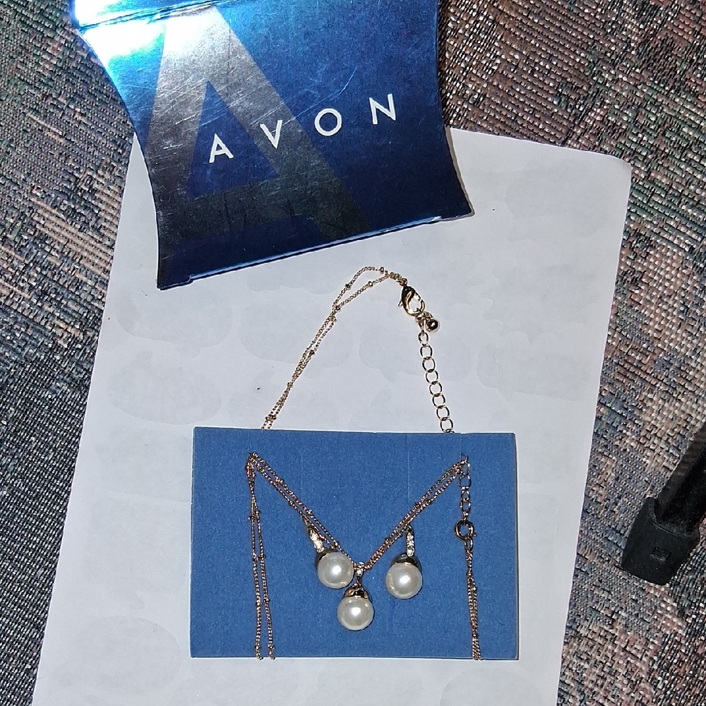 Avon Gold Necklace with Pearl Accents